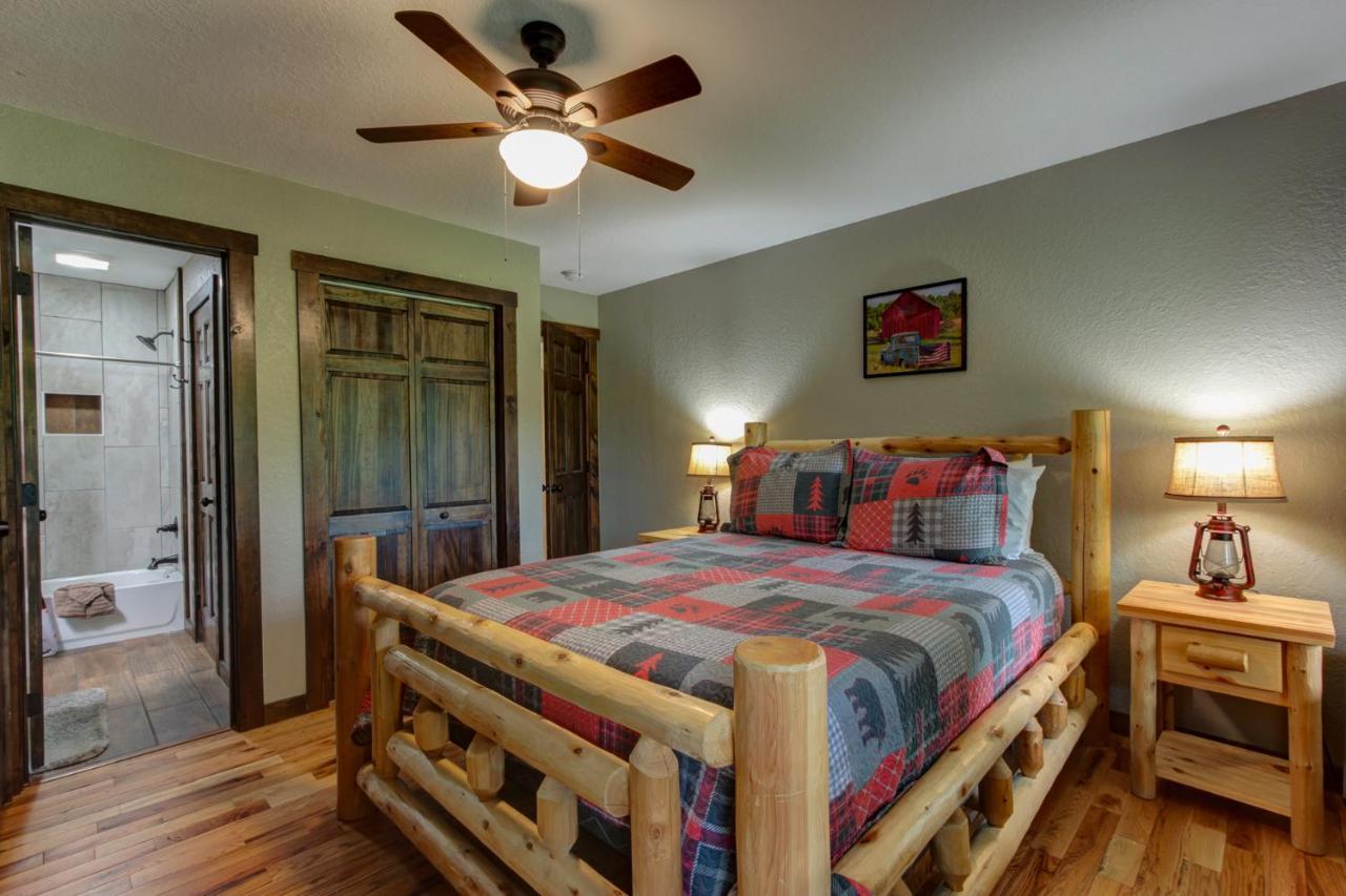 3 Master Bedrooms - Sleeps 10 - Location - Game Room - Hot Tub Pigeon Forge Exteriér fotografie