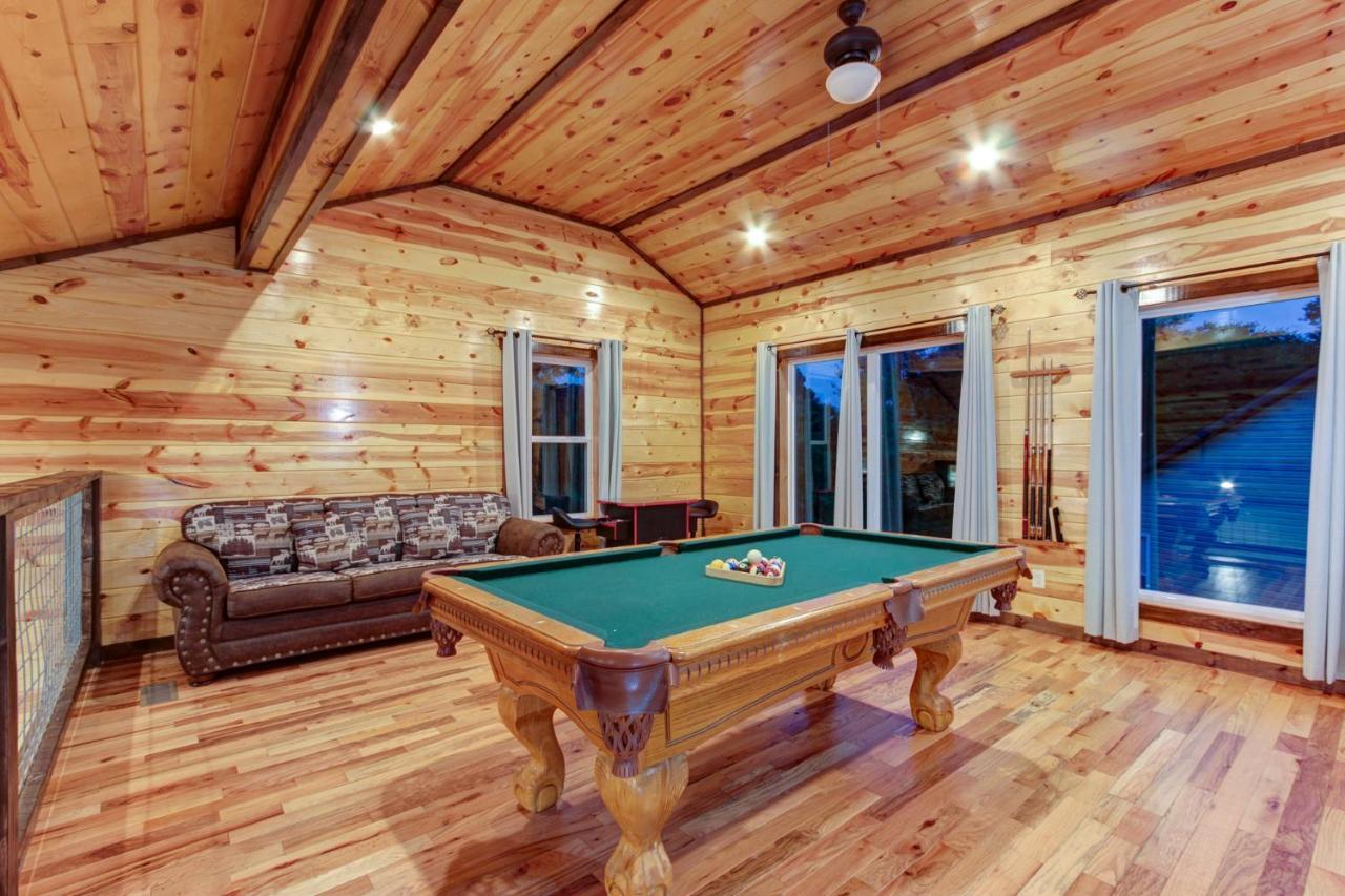 3 Master Bedrooms - Sleeps 10 - Location - Game Room - Hot Tub Pigeon Forge Exteriér fotografie