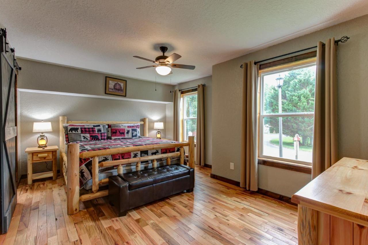 3 Master Bedrooms - Sleeps 10 - Location - Game Room - Hot Tub Pigeon Forge Exteriér fotografie