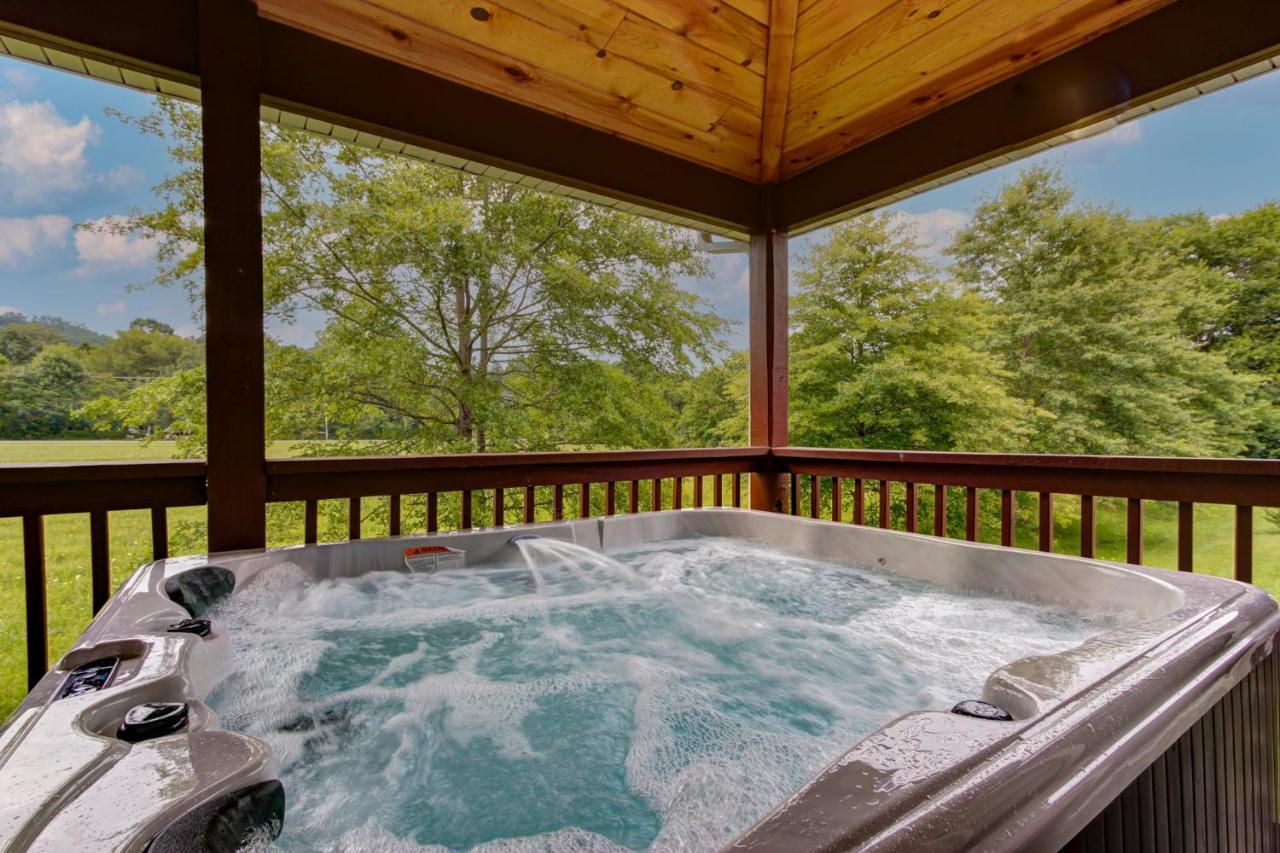 3 Master Bedrooms - Sleeps 10 - Location - Game Room - Hot Tub Pigeon Forge Exteriér fotografie