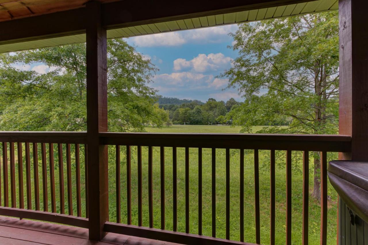 3 Master Bedrooms - Sleeps 10 - Location - Game Room - Hot Tub Pigeon Forge Exteriér fotografie
